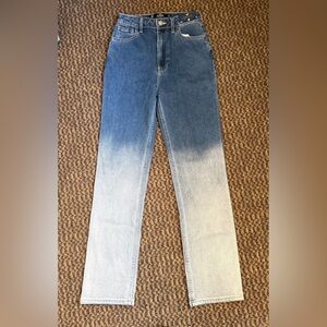🏷️ Hollister Ultra High-Rise Stacked Vintage Straight Jeans 00R